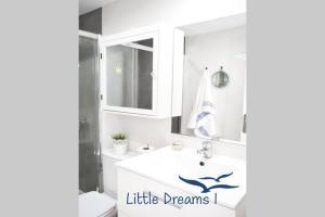 Kúpeľňa v ubytovaní B-Rent San Valentin Little Dreams Sea View