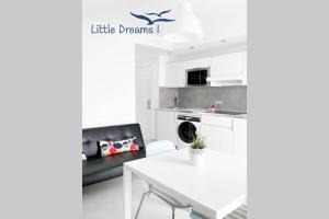 Kuchyňa alebo kuchynka v ubytovaní B-Rent San Valentin Little Dreams Sea View