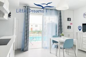 Bazén v ubytovaní B-Rent San Valentin Little Dreams Sea View alebo v jeho blízkosti