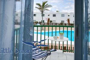 Bazén v ubytovaní B-Rent San Valentin Little Dreams Sea View alebo v jeho blízkosti