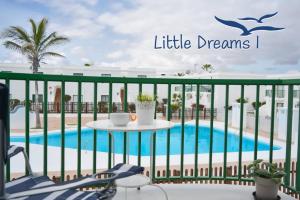 Bazén v ubytovaní B-Rent San Valentin Little Dreams Sea View alebo v jeho blízkosti