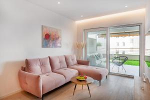 Posedenie v ubytovaní Zaloo, Luxury Apartment with Sea-View and Jacuzzi
