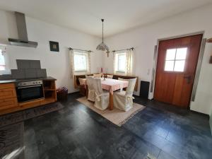 Kuchyň nebo kuchyňský kout v ubytování Haus Julia