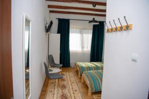 En eller flere senge i et værelse på Family House Pristol