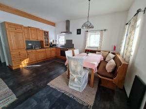 Kuchyň nebo kuchyňský kout v ubytování Haus Julia