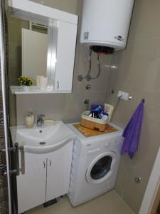 Apartman Moka tesisinde bir banyo