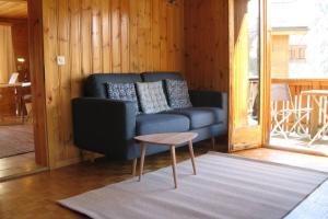Posezení v ubytování Alpia 26 - Zwei Zimmerwohnung in traditionellem Walliser Haus