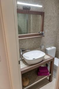 A bathroom at Mageiras Boutique Hotel