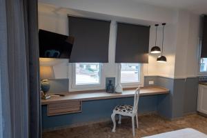 A television and/or entertainment centre at Mageiras Boutique Hotel