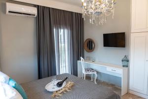 A television and/or entertainment centre at Mageiras Boutique Hotel