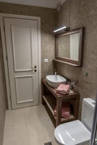 A bathroom at Mageiras Boutique Hotel