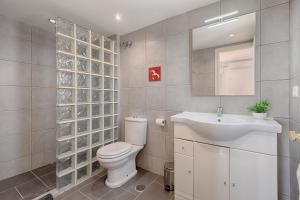 Kúpeľňa v ubytovaní Front Sea View Apartment Estepona