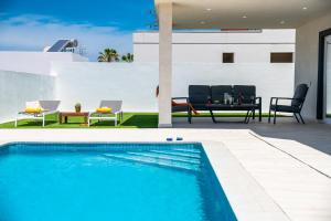 Bazén v ubytování Villa Shasya Costa Adeje with air conditioning nebo v jeho okolí