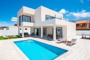 Bazén v ubytování Villa Shasya Costa Adeje with air conditioning nebo v jeho okolí