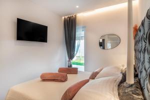 Posteľ alebo postele v izbe v ubytovaní Zaloo, Luxury Apartment with Sea-View and Jacuzzi