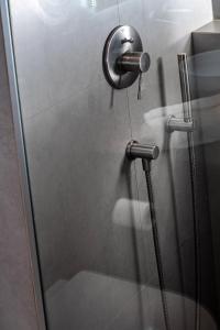 Kúpeľňa v ubytovaní Zaloo, Luxury Apartment with Sea-View and Jacuzzi