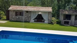 Bazén v ubytování Poolhouse Roc (3458) nebo v jeho okolí