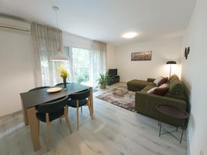 Posezení v ubytování Green City Point Apartment