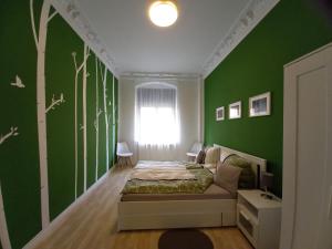 Ein Bett oder Betten in einem Zimmer der Unterkunft Ferienwohnung Xenia