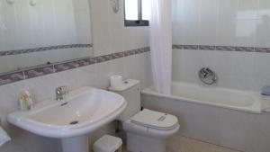 Kúpeľňa v ubytovaní Apartamento primera linea de playa WIFI gratis + 18 fotografií