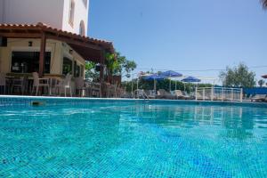 The swimming pool at or close to Harriets Apartments