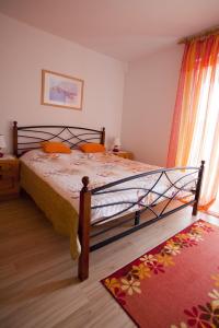 Posteľ alebo postele v izbe v ubytovaní Apartments Vrbnik (879)