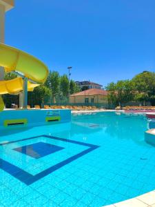 Bazén v ubytování Hotel Caravel B&B nebo v jeho okolí