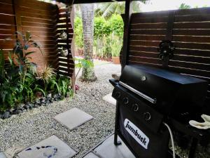 Kemudahan BBQ tersedia untuk tetamu di apartmen