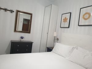 Łóżko lub łóżka w pokoju w obiekcie Apartment Tirso Molina