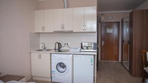 Virtuvė arba virtuvėlė apgyvendinimo įstaigoje Orbi Residence