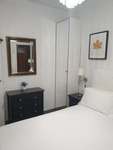Łóżko lub łóżka w pokoju w obiekcie Apartment Tirso Molina