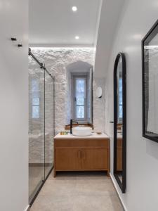Koupelna v ubytování ONOS RESIDENCE + 37 fotografií