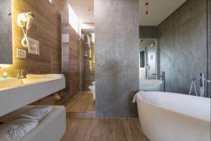 Koupelna v ubytování Ginevra Rooms + 37 fotografií