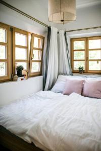Posteľ alebo postele v izbe v ubytovaní Apartment Aussee- Beletage Salzherrenhof- Küche, WLAN, Netflix