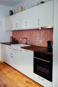 Kuchyňa alebo kuchynka v ubytovaní Apartment Aussee- Beletage Salzherrenhof- Küche, WLAN, Netflix