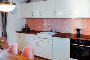 Kuchyňa alebo kuchynka v ubytovaní Apartment Aussee- Beletage Salzherrenhof- Küche, WLAN, Netflix