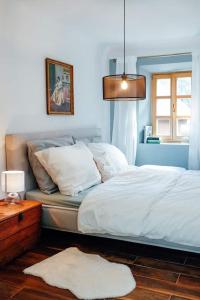 Posteľ alebo postele v izbe v ubytovaní Apartment Aussee- Beletage Salzherrenhof- Küche, WLAN, Netflix