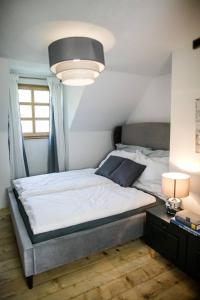 Postelja oz. postelje v sobi nastanitve Apartment Aussee- Hallsatt Salzherrenhof- Küche, WLAN, Netflix