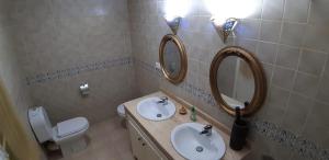 Salle de bains dans l'établissement Appartement Saidia marina Al waha