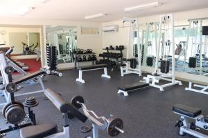 Posilňovňa alebo fitness centrum v ubytovaní Gateway Hotel