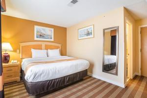 Una cama o camas en una habitación de Quality Inn North Conway