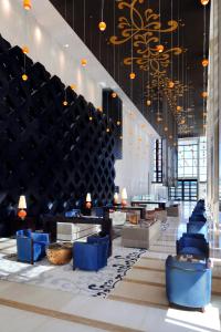 Uma área de estar em Southern Sun Abu Dhabi