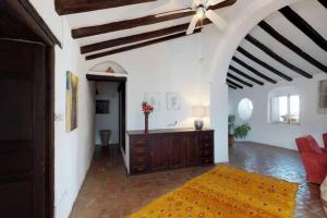 A bed or beds in a room at La casa del piano - Beautiful 18th century house with courtyard & pool