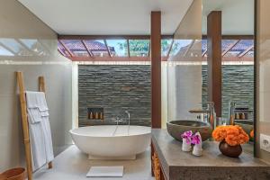 Ein Badezimmer in der Unterkunft Alam Wayang Ubud - CHSE Certified