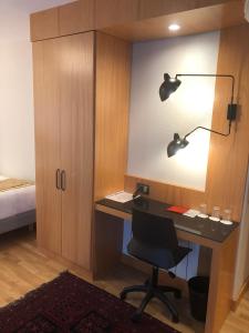 Postel nebo postele na pokoji v ubytování Maywood Hotel