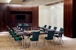 Área de negócios e/ou sala de conferências em Southern Sun Abu Dhabi