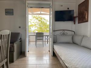 a living room with a couch and a table at Horizon in Hydra