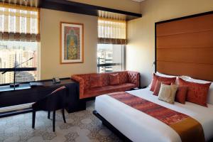 Cama ou camas em um quarto em Southern Sun Abu Dhabi