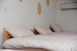 a bedroom with a bed with pillows on it at Kuća za odmor Gloria in Travnik