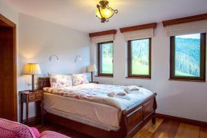 Postelja oz. postelje v sobi nastanitve Stoykite-Pamporovo Nature Retreat